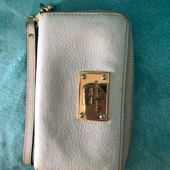 Michael Kors crème soft leather hobo and matching checkbook wallet/wristlet - Picture 6 of 7